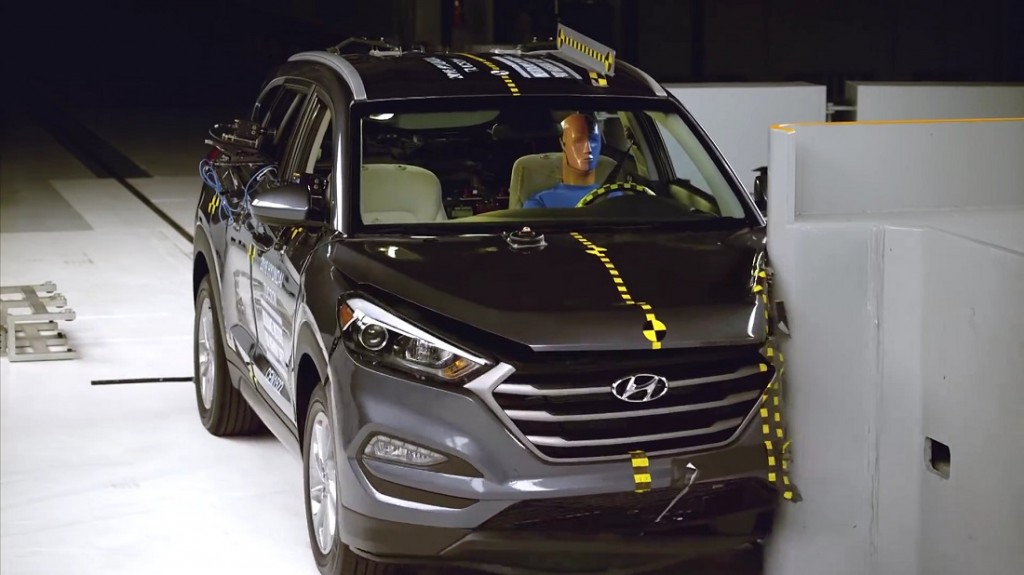 2016 Hyundai Tucson IIHS Small Overlap Crash Test Front View