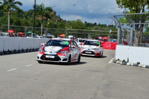 Ken Foo, Car 10, fighting off Patrick Tam in Car 13, in the Sporting category YSK_9252