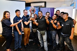 Team Pendekar Penyu with Scania Malaysia Service Director Thor Brenden (3rd from left)
