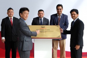 Mr. Toichi Ishiyama, MD and CEO of HMSB, MJN Motors Honda 3S Centre,  Encik Roslan Abdullah, President and COO of HMSB and the Management of MJN Motors Sdn Bhd - Honda Malaysia