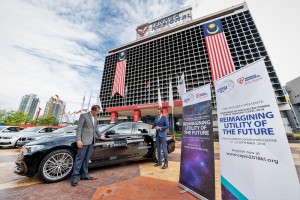 3. (Left) TNB's Chief Corporate Officer Datuk Wira Roslan Ab Roslan and Harald Hoelzl, MD & CEO of BMW Group Malaysia - CEPSI 2018