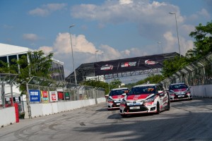 _Aiman Tino (77) going into a corner with Akio Takeyama (1) and Akim (46) behind