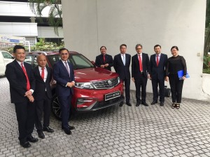 The management of AmBank, CGC and Proton posing with the X70 SUV.