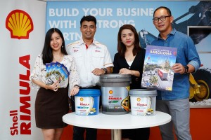 (L-R) Shell Lubricants B2B Associate Brand Manager Amanda Woo, Shell Rimula and Spirax Brand Manager Ravi Shankar, Shell Lubricants General Manager - Marketing May Tan and Shell Lubricants Sales Director Leong Tak Chuan with the new Shell Rimula Light Duty and heavy duty lubricants