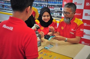 Shell Malaysia Trading_Boost_E-Wallet_Shairan Huzani Husain_Mohd Khairil Abdullah_Shell Station