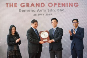 L-R: Ms. Dana Ling Foon, General Manager,Kemena Auto; Mr. Ling Chiong Sing, Managing Director, Kemena Auto; Mr. Toichi Ishiyama, Managing Director & Chief Executive Officer, Honda Malaysia; Mr. Sarly Adle Sarkum, President & Chief Operating Officer, Honda Malaysia at the launch 