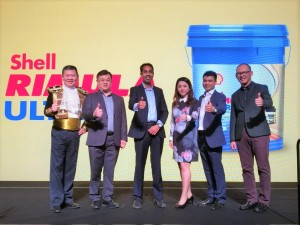 Baljit Singh (3rd from left) with his team at the Shell Rimula Ultra launch.