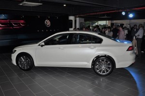 Volkswagen Passat 2.0TSI Elegance_Side View