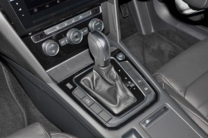 Volkswagen Passat Elegance_Centre Console_7-Speed Wet Clutch DSG_Gear Lever