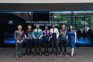 Cycle & Carriage Bintang CEO, Wilfrid Foo (left) and General Manager, Head - Human Resource, Jo Ng flanking the C&C Study Grant receipients (L-R): Kirk Lien Sieng, Kathiravan A/L Suresh, Yash Mithun Raj A/L Marimuthu, Chandra Gaantan A/L Chandran & Ahmad Aiman bin Abdullah.  