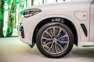 BMW X5 xDrive45e M Sport_Front Wheel