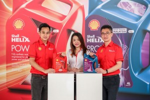 L-R: Shell Helix Brand Manager Gary Tan, Shell Lubricants Marketing General Manager May Tan and Shell Lubricants General Manager for Malaysia and Singapore Nyon Kam Yew at the launch.