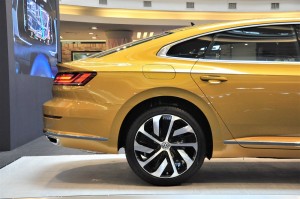 Volkswagen Arteon_Fastback_Roofline_R-Line