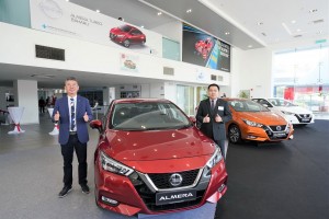 L-R: Mr Christopher Tan, Sales & Marketing Director, Edaran Tan Chong Motor Sdn Bhd;  Mr Kang Hean Lee, Deputy General Manager, Product Planning Department