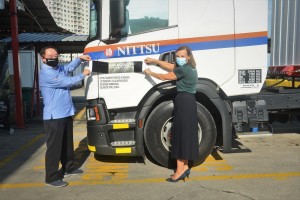 Scania Ecolution_Nittsu Transport Service_Billy Tee, Director of Nittsu_Marie Sjodin Enstrom, Scania Southeast Asia