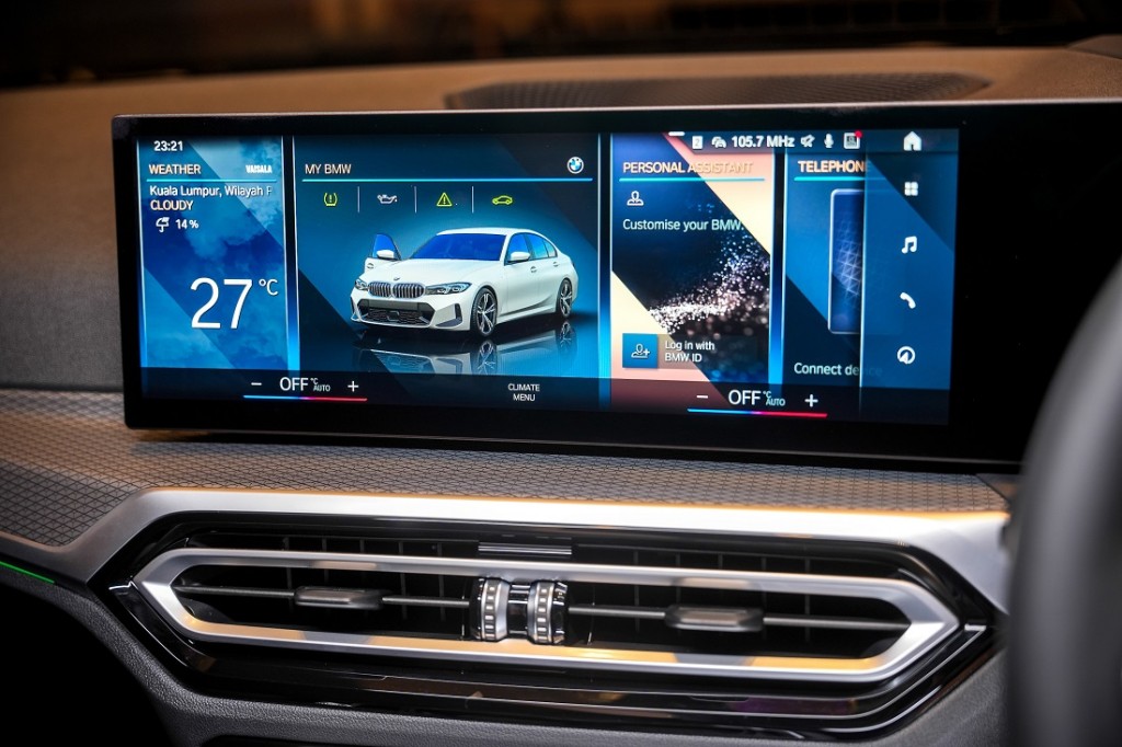 BMW 330e M Sport_Control Display_Touchscreen