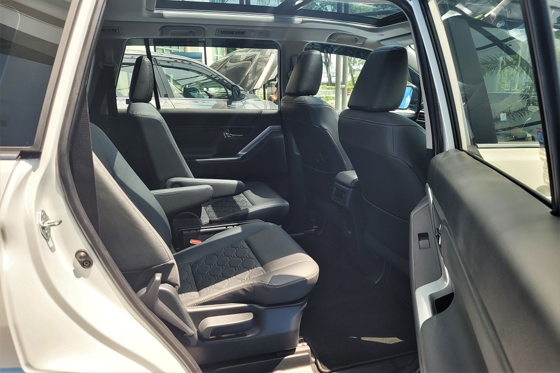 Toyota 7 Seater Captain Seat