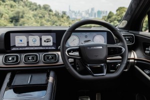 Jaecoo J8 AWD_6 seater_Steering_Meter Display_Infotainment_Air Vents_Wireless Charger