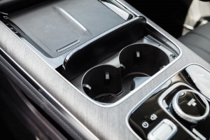 Jaecoo J8_5 seater_Cup Holders_Wireless Charger