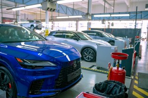 Lexus_Service Centre_Work Bays