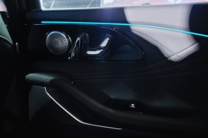 Omoda C9 PHEV_Door Panel_Ambient Lighting_Speaker_Seat Control