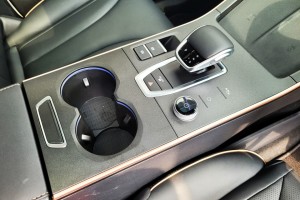 Chery O5_Centre Console_Cup Holders_Gear Selector
